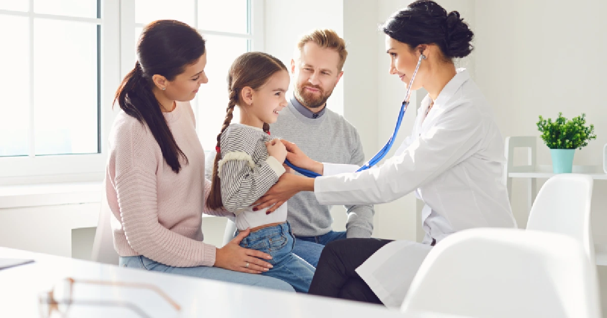 Doctor Examining A Child During A Sick Visit in Ville Platte, LA | La Bonne Vie Family Healthcare & Aesthetics
